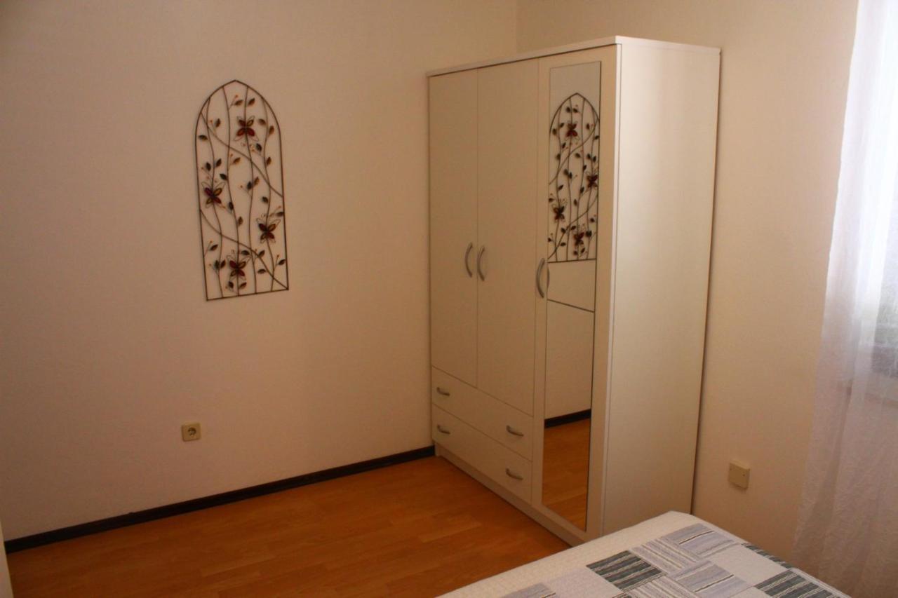 Apartment Arna Krk Town Eksteriør billede